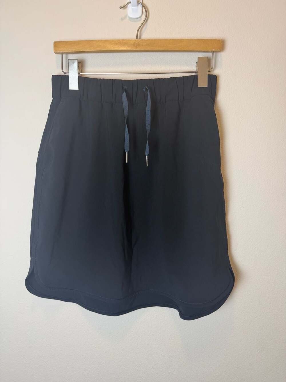 Lululemon On The Fly Woven Skirt Black Size 8